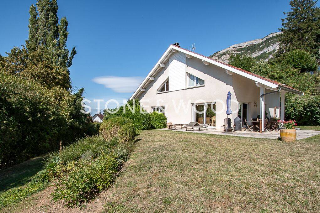 Maison 6 pièces 240 m² · à Archamps · 240 m² · 980 000 €