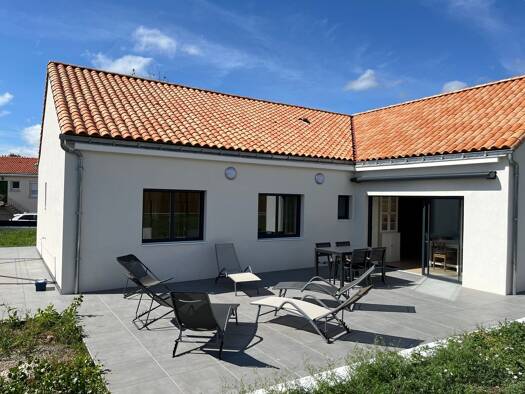 Maison à louer 1 790 € 7 pièces 4 chambres 150 m² 1 000 m² de terrain Port-Saint-Père 44710