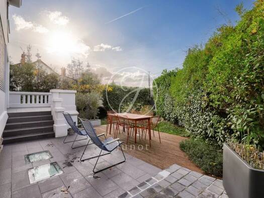 Maison à vendre 1 330 000 € 7 pièces 4 chambres 195,1 m² 380 m² de terrain Petit Garches Garches 92380