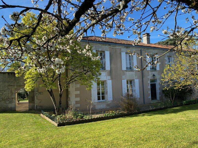 Maison 9 pièces 285 m² · à Anais · 285 m² · 354 000 €