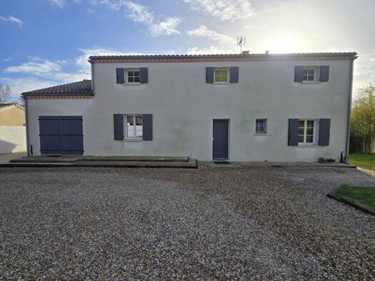 Maison à vendre 390 000 € 5 pièces 4 chambres 230 m² 2 016 m² de terrain Teuillac 33710