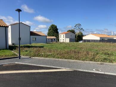 Terrain constructible à vendre 75 000 € 354 m² de terrain Saint-Philbert-de-Bouaine 85660