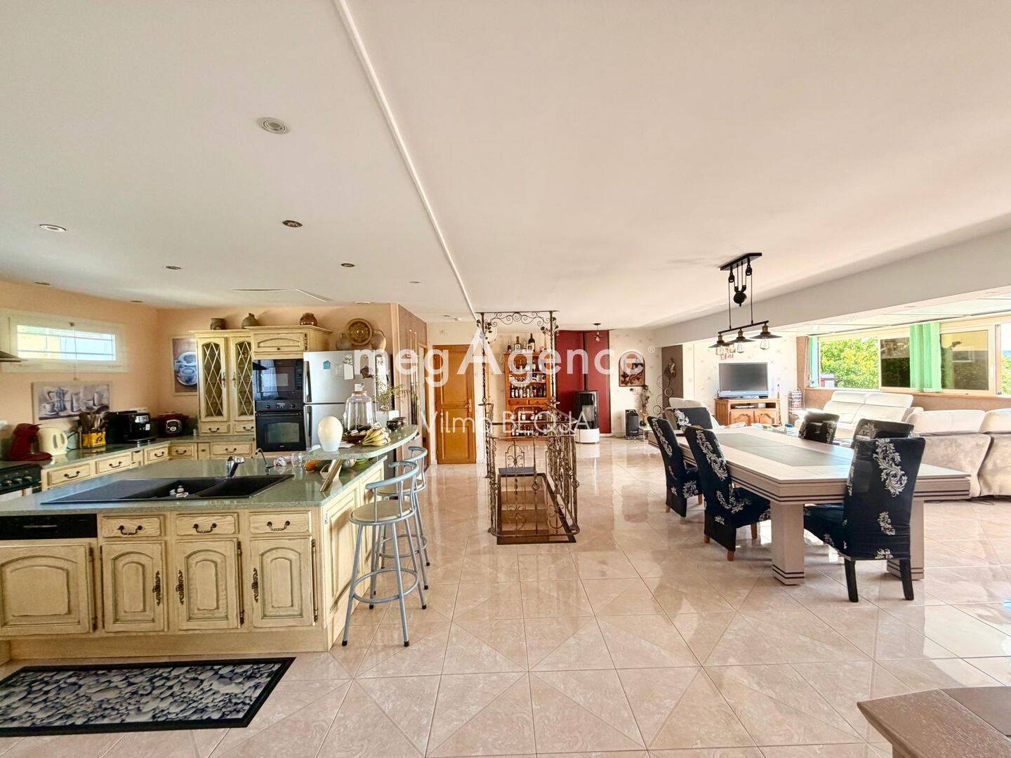 Maison 8 pièces 270 m² · à Véron · 270 m² · 365 000 €