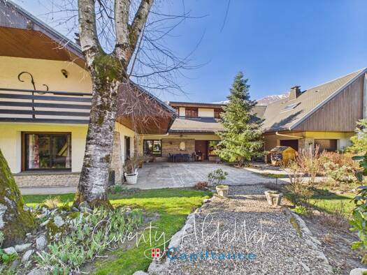 Maison à vendre 681 000 € 10 pièces 8 chambres 308 m² 7 533 m² de terrain Aiton 73220