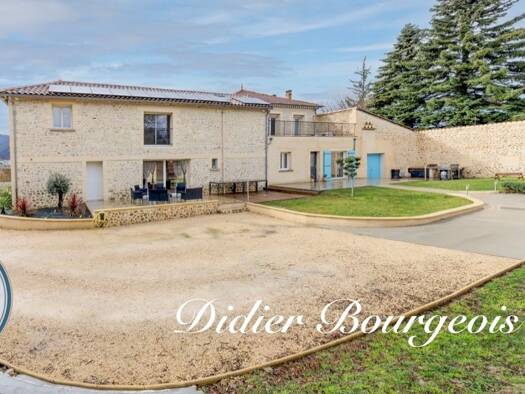 Maison à vendre 479 000 € 9 pièces 6 chambres 323 m² 6 173 m² de terrain Saulce-sur-Rhône 26270
