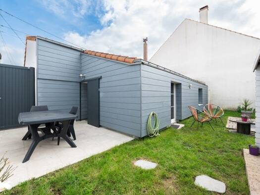 Maison de plain-pied à vendre 250 275 € 3 pièces 2 chambres 67 m² 182 m² de terrain Château Rezé 44400