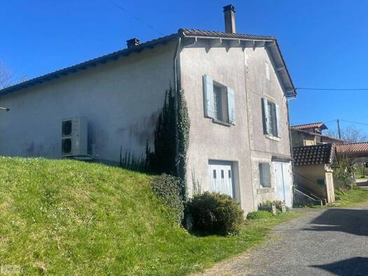 Maison à vendre 97 200 € 5 pièces 3 chambres 118,5 m² 2 763 m² de terrain Chantérac 24190