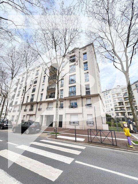 Appartement 4 pièces 81 m² · à Issy-les-Moulineaux · 81 m² · 2 399 €