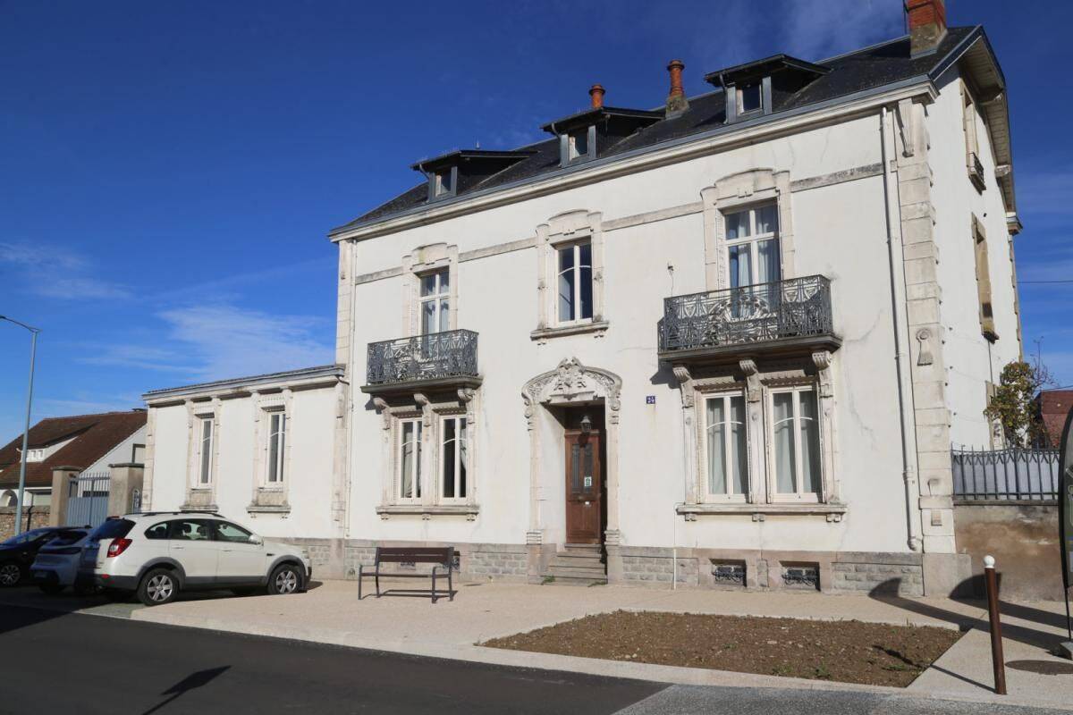 Maison 8 pièces 300 m² · à Autun · 300 m² · 335 000 €
