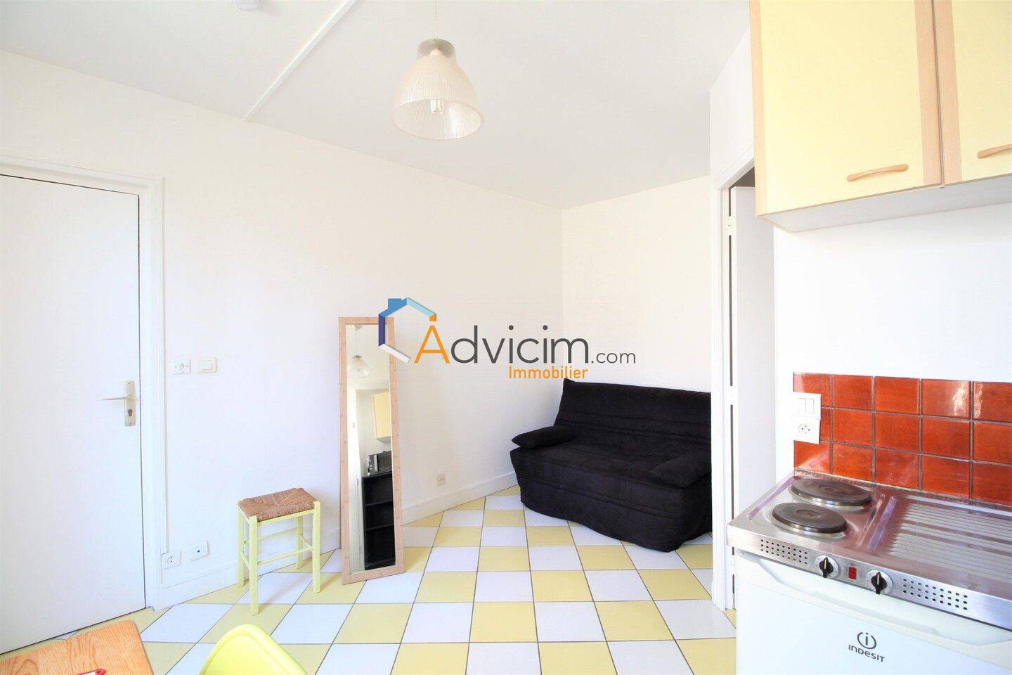 Appartement 1 pièce 17 m² · à Orléans · 17 m² · 290 €