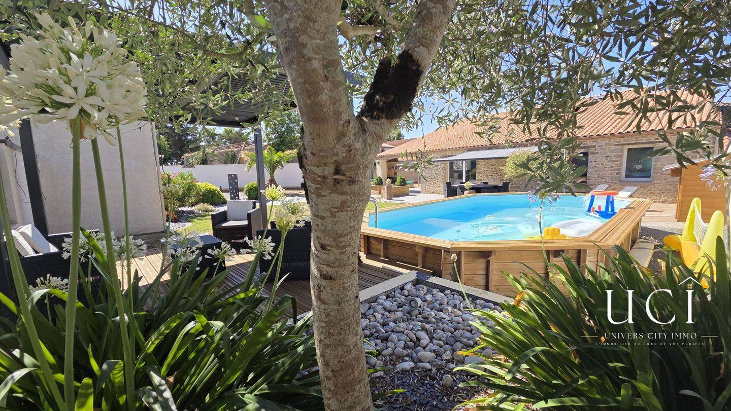 Maison 6 pièces 204 m² · à Legé · 204 m² · 397 100 €