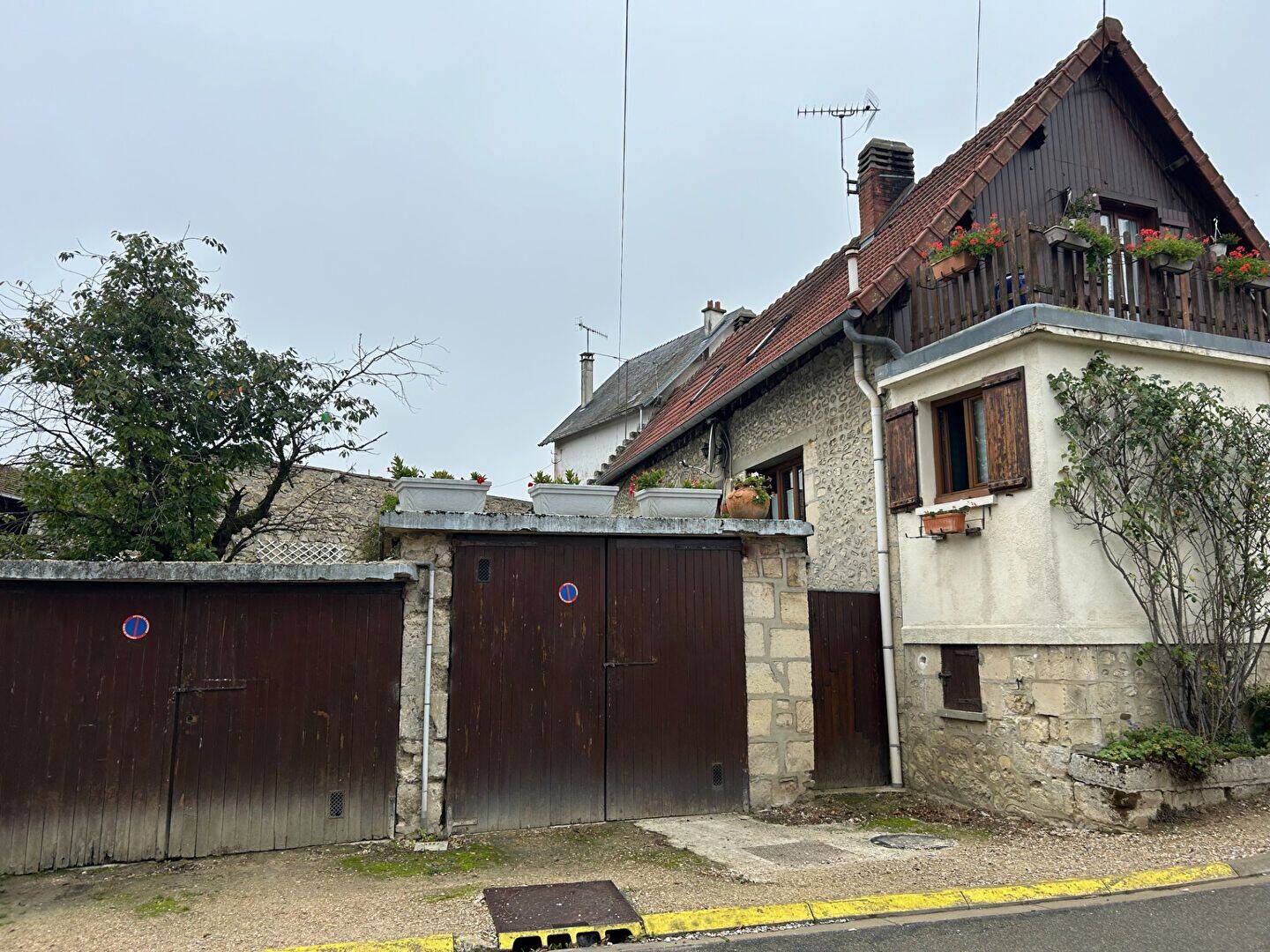 Maison 10 pièces 240 m² · à Mont-Notre-Dame · 240 m² · 305 000 €