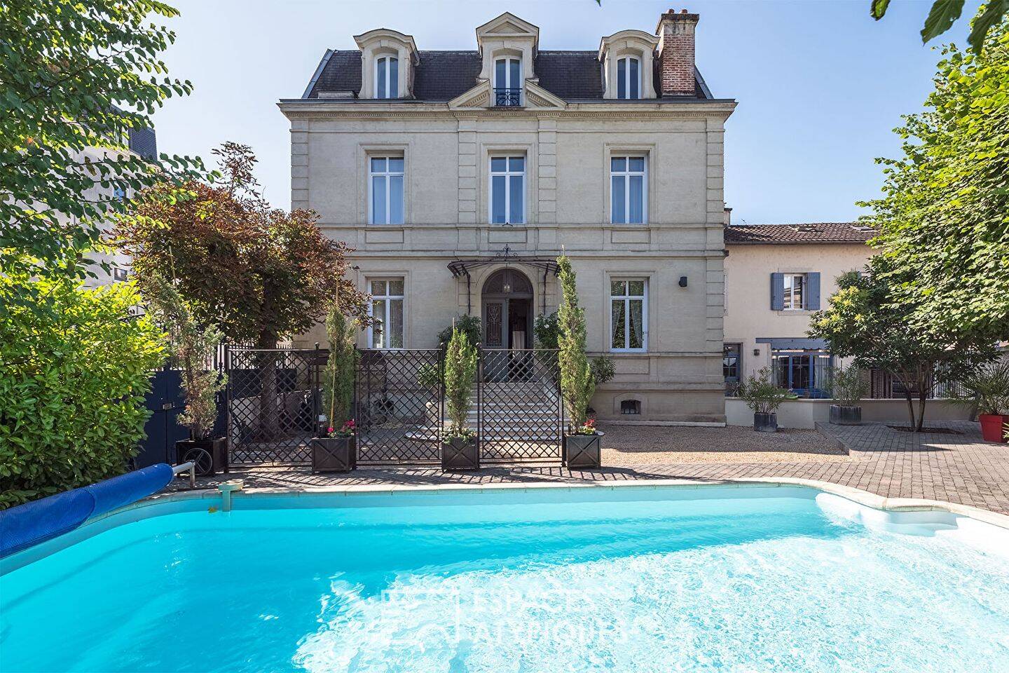 Maison 12 pièces 332 m² · à Périgueux · 332 m² · 864 000 €