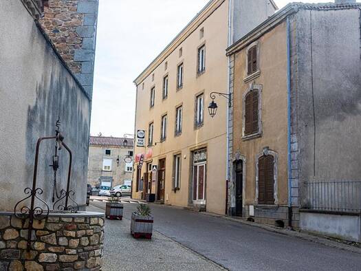 Immeuble à vendre 130 000 € 270 m² Néronde 42510