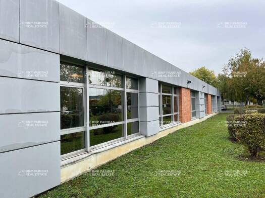 Local d'activités à vendre 3 200 000 € 2 100 m² d'espace de stockage Zone d'Activité Ouest A Lisses 91090