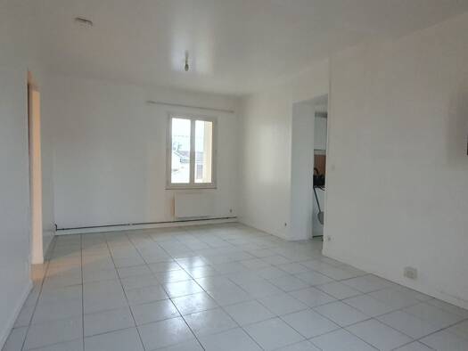 Appartement à louer 795 € 2 pièces 1 chambre 43,9 m² Étage 1/1 Vaujours 93410