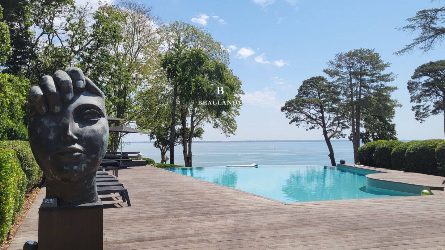 Maison 10 pièces 460 m² · à Saint-Nazaire · 460 m² · 7 800 000 €