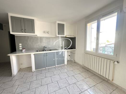 Appartement à vendre 225 000 € 4 pièces 3 chambres 71,6 m² Étage 1/2 Gramenieres La Fare-les-Oliviers 13580