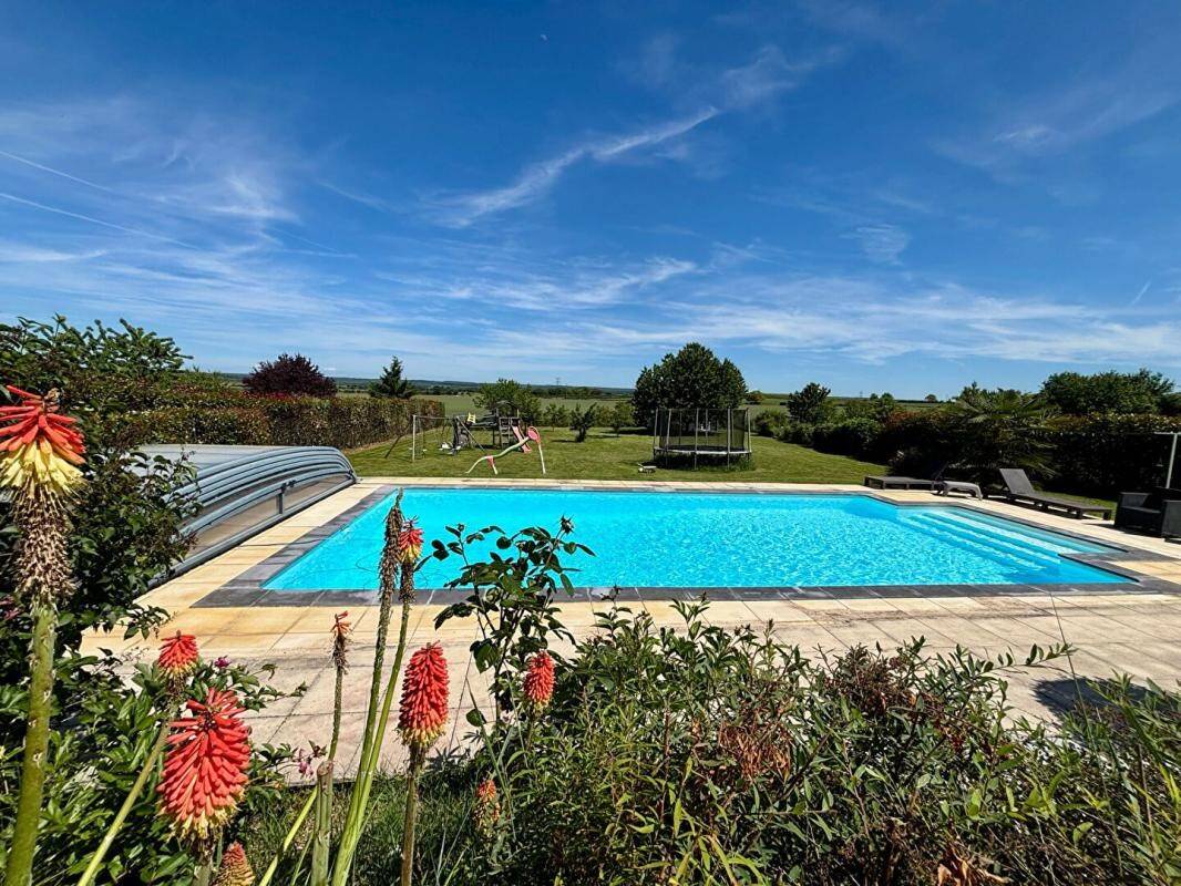 Maison 7 pièces 184 m² · à La Charité-sur-Loire · 184 m² · 265 000 €