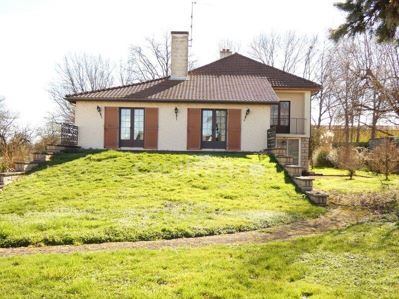 Maison 7 pièces 174 m² · à Saint-Martin-en-Bresse · 174 m² · 174 000 €