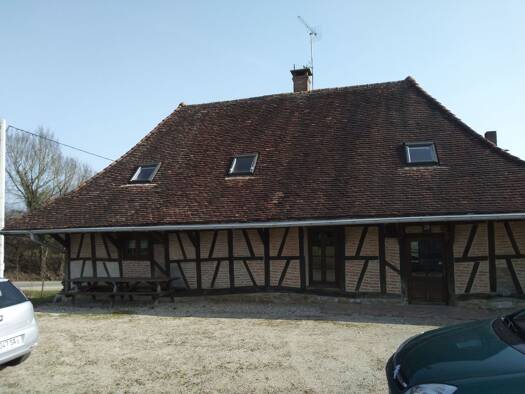 Maison à louer 1 050 € 5 pièces 3 chambres 150 m² 2 500 m² de terrain Savigny-en-Revermont 71580