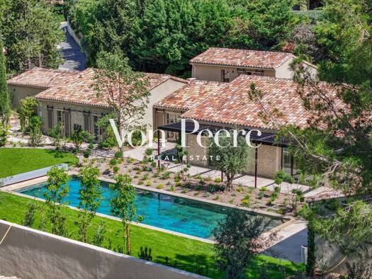 Maison de plain-pied à vendre 4 690 000 € 9 pièces 6 chambres 380 m² 2 400 m² de terrain Maussane-les-Alpilles 13520