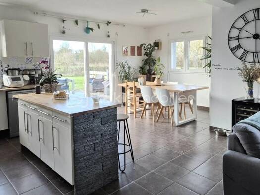 Demeure à vendre 235 000 € 6 pièces 5 chambres 114 m² 1 088 m² de terrain Le Molay-Littry 14330