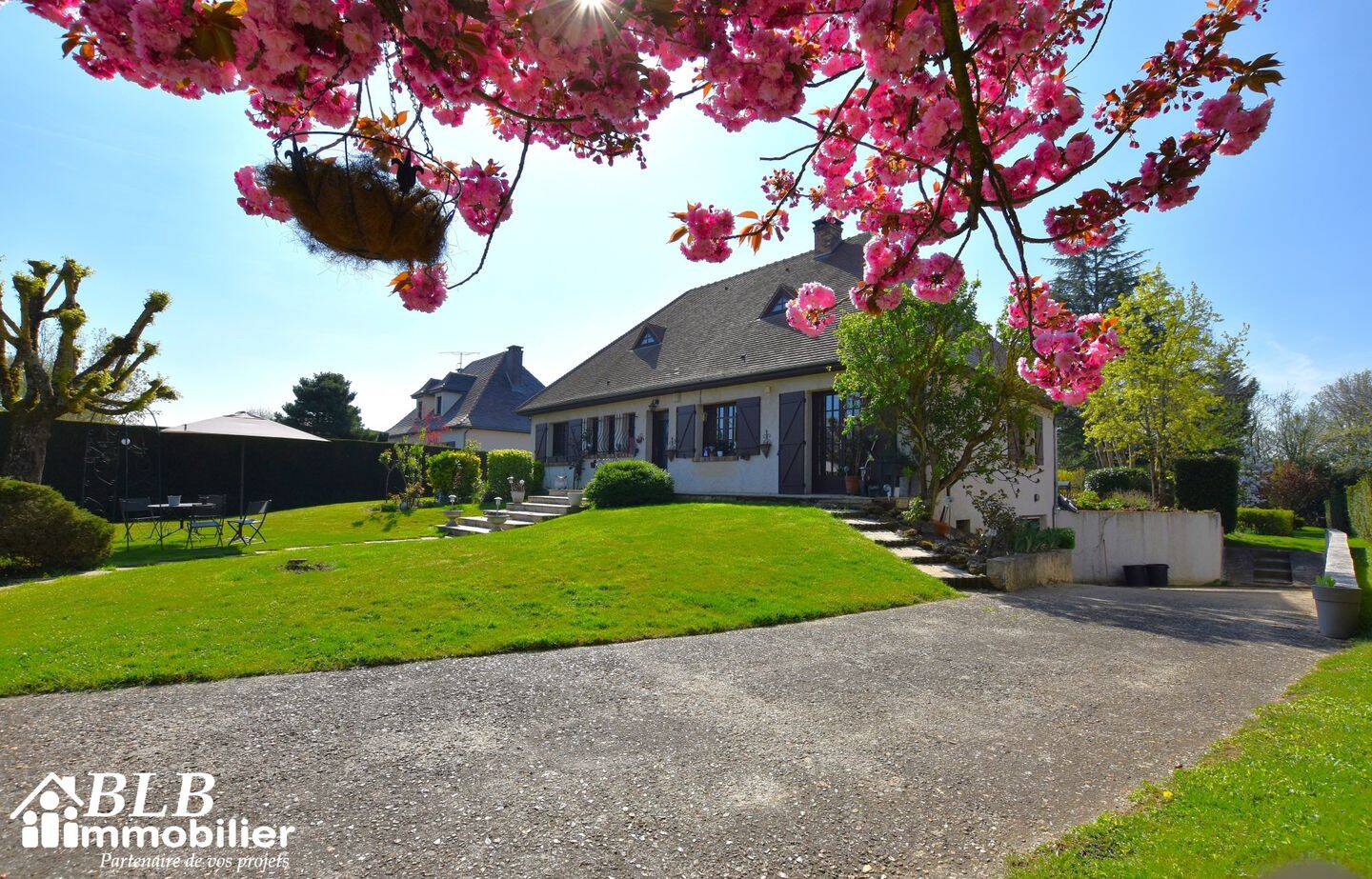 Maison 7 pièces 198 m² · à Les Essarts-le-Roi · 198 m² · 566 500 €