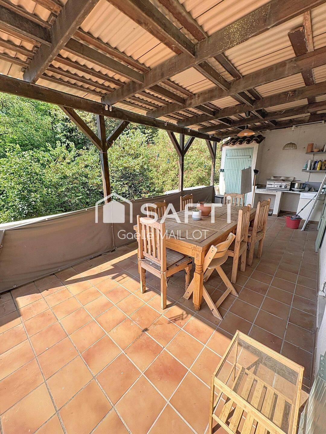 Maison 10 pièces 162 m² · à Saint-Laurent-de-Cerdans · 162 m² · 179 000 €