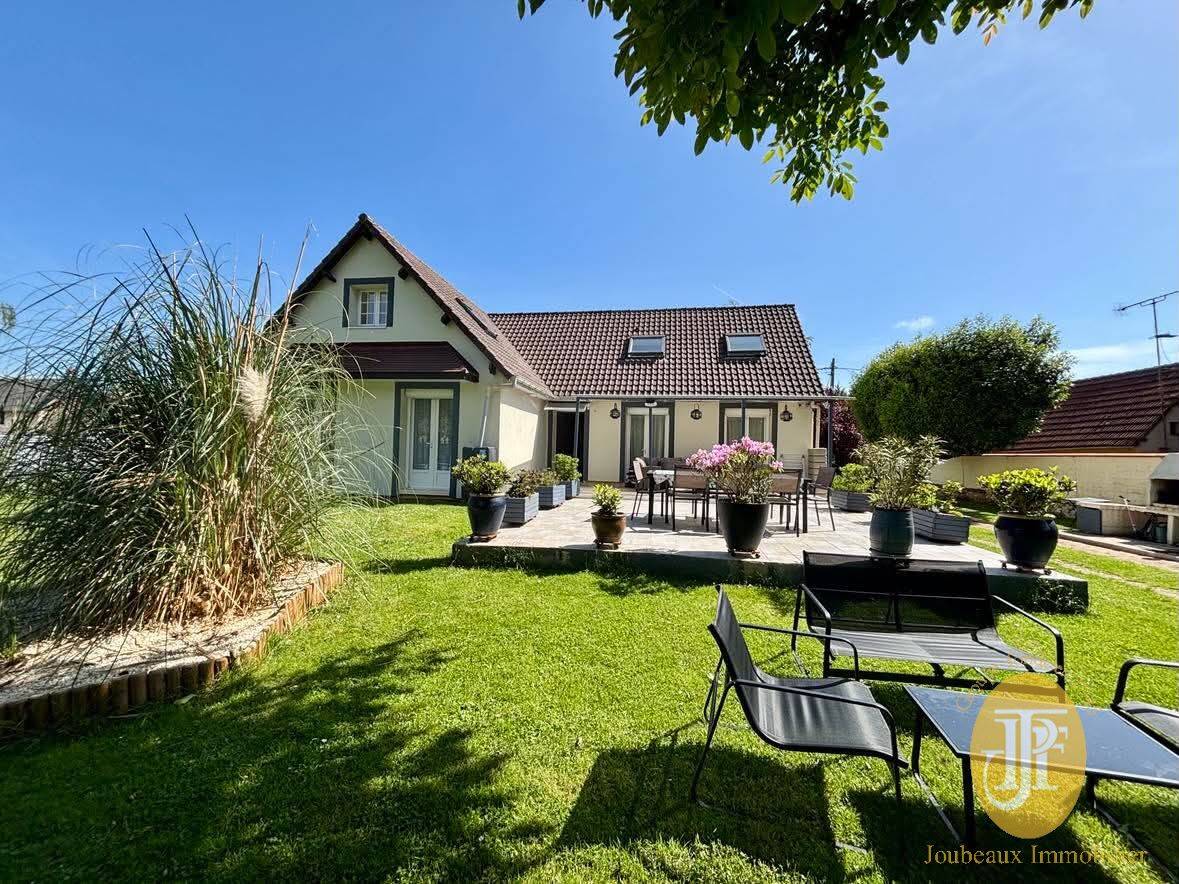 Maison 7 pièces 120 m² · à La Chapelle-Longueville · 120 m² · 378 000 €