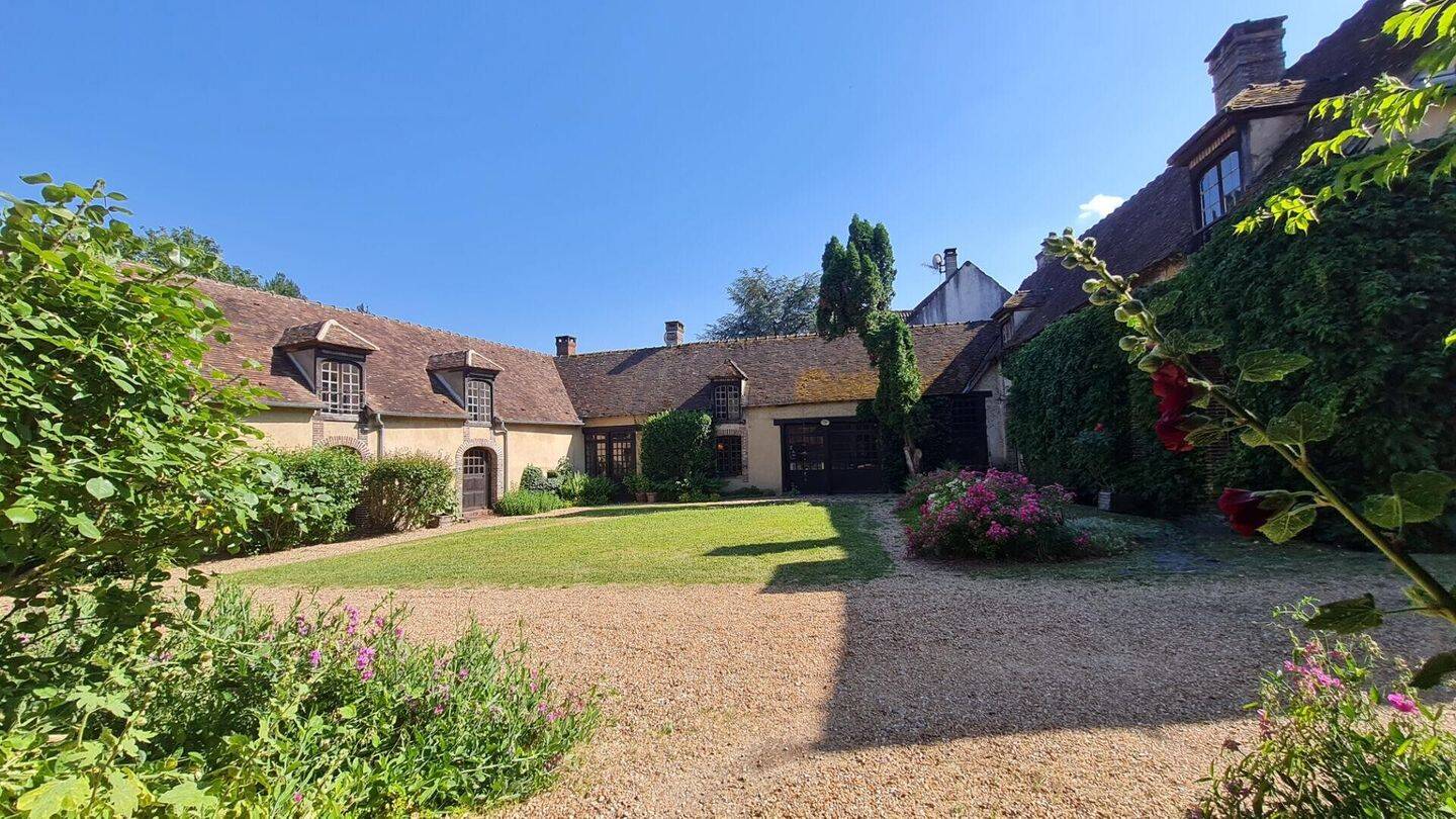 Maison 7 pièces 259 m² · à Maintenon · 258,6 m² · 535 000 €