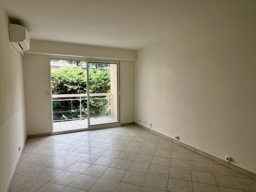 Studio à louer 695 € 1 pièce 24,5 m² 2ème étage Nice 06200