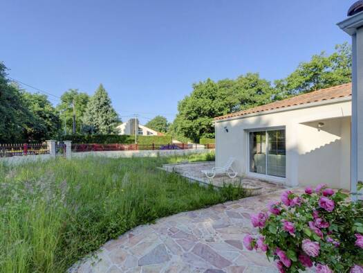 Maison de plain-pied à vendre 363 000 € 5 pièces 3 chambres 110 m² 620 m² de terrain Basse-Goulaine 44115