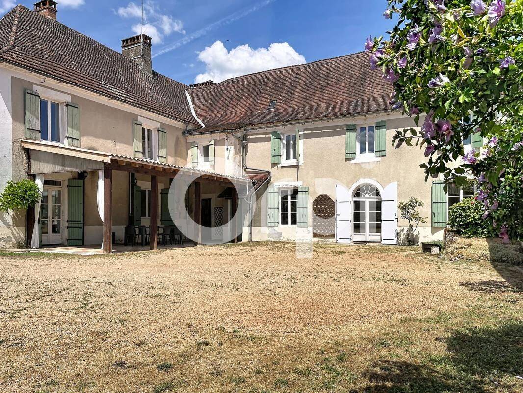 Maison 9 pièces 247 m² · à Savignac-les-Églises · 247 m² · 320 855 €