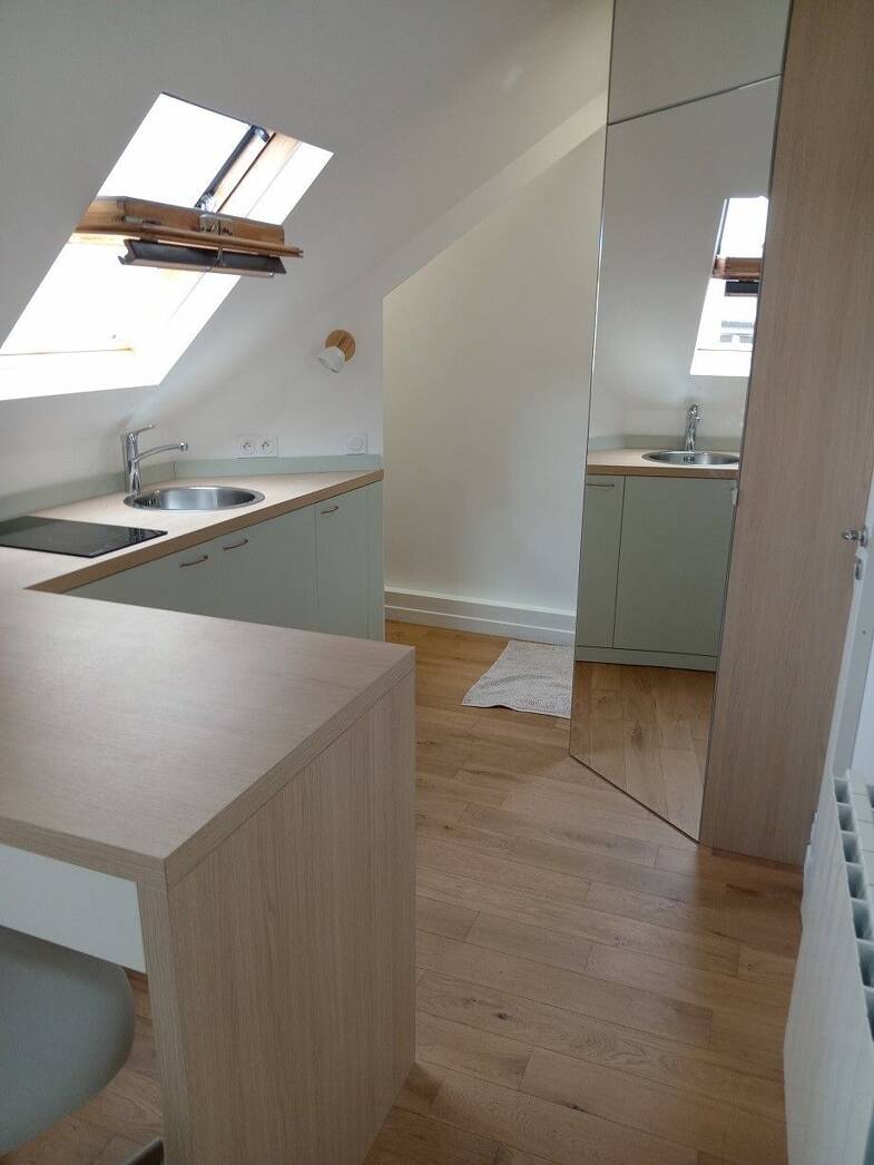 Appartement à louer 829 € 1 pièce 10 m² Sous le toit, Étage 6/6 disponible à partir du 09/05/2025 Sainte Avoie Paris 3ème 75003