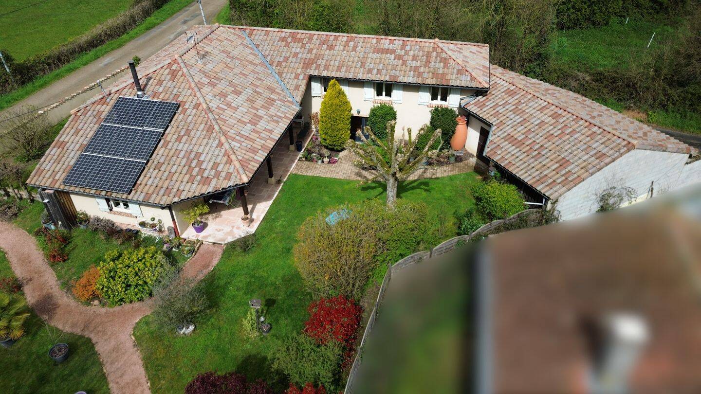 Maison 5 pièces 162 m² · à Vonnas · 162,1 m² · 379 000 €