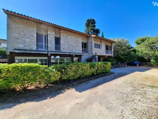 Maison à vendre 499 000 € 8 pièces 3 chambres 200 m² 1 090 m² de terrain Toulon 83100