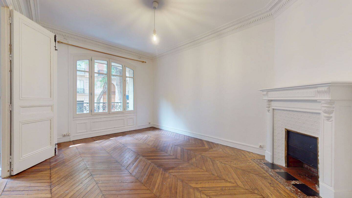 Appartement 4 pièces 101 m² · à Paris 18ème Arrondissement · 100,5 m² · 3 100 €