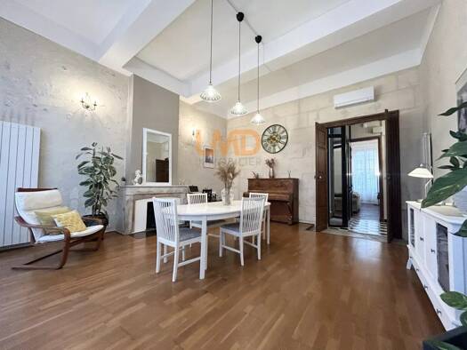 Maison à vendre 284 000 € 7 pièces 4 chambres 243 m² Tarascon 13150