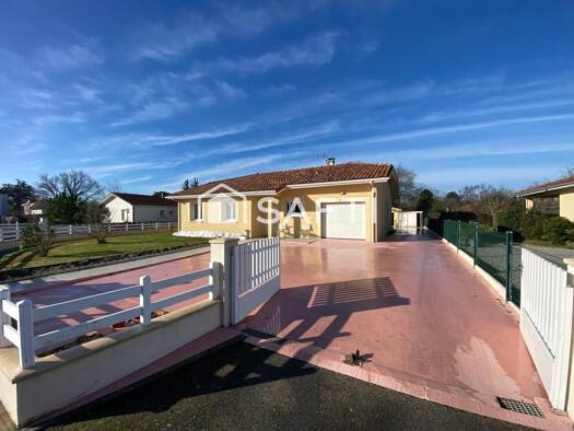 Maison de plain-pied à vendre 220 000 € 5 pièces 3 chambres 97 m² 873 m² de terrain Gabarret 40310