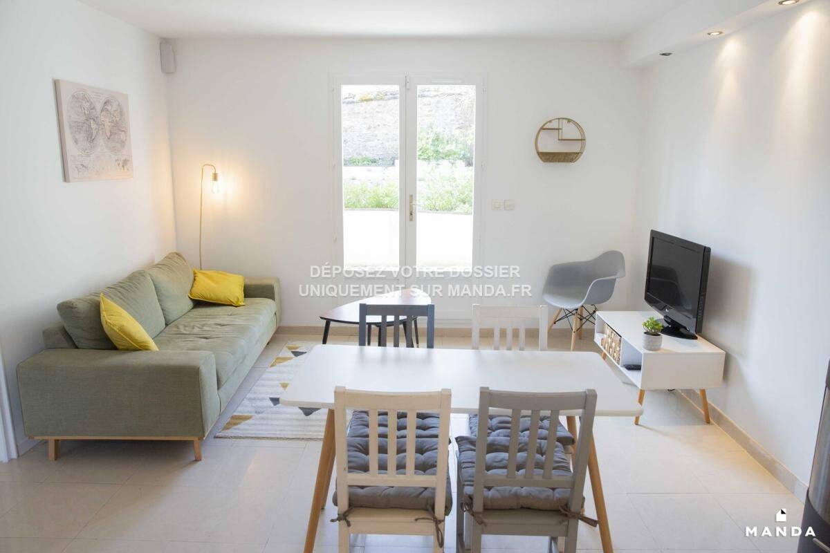 Appartement 6 pièces · à Évry-Courcouronnes · 450 €/mois