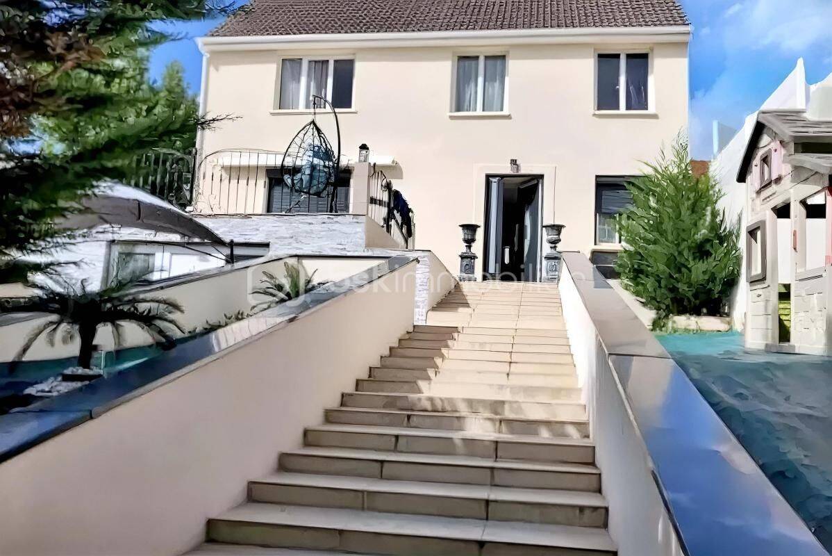 Maison 7 pièces 170 m² · à Fosses · 170 m² · 495 000 €