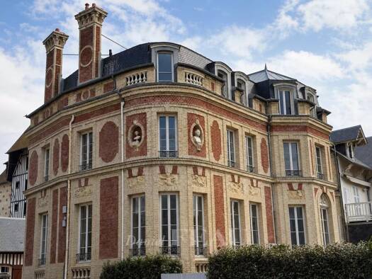 Appartement à vendre 950 000 € 3 pièces 2 chambres 78,4 m² Étage 1/3 Deauville 14800