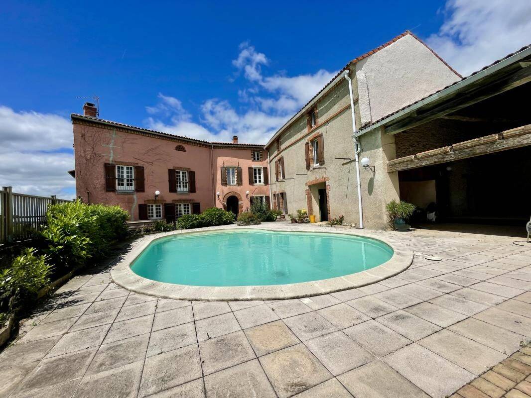 Maison 9 pièces 285 m² · à Andouque · 285 m² · 250 000 €