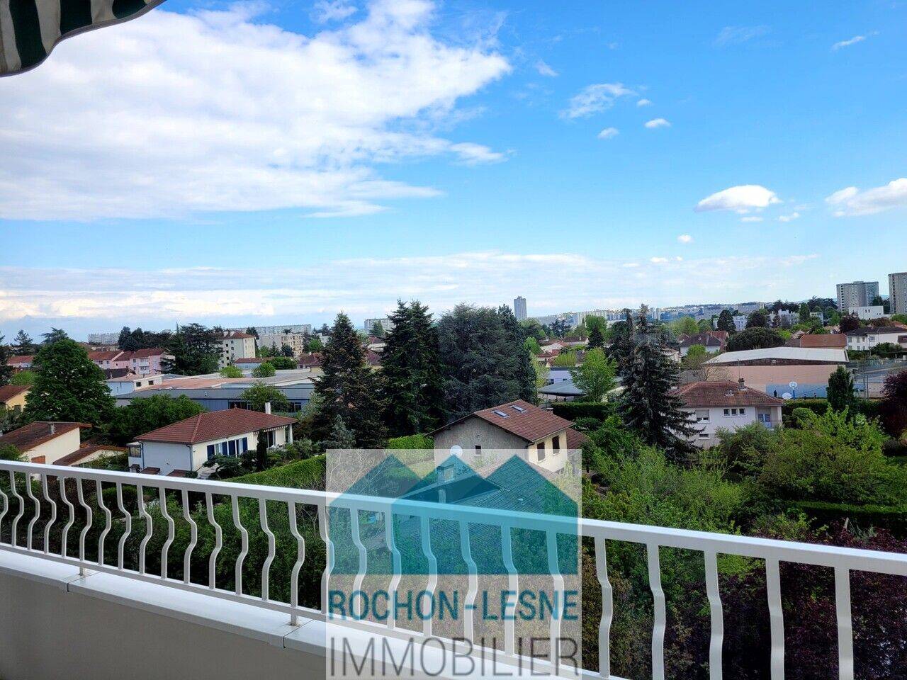 Appartement 4 pièces 80 m² · à Champagne-au-Mont-d'Or · 79,7 m² · 1 237 €
