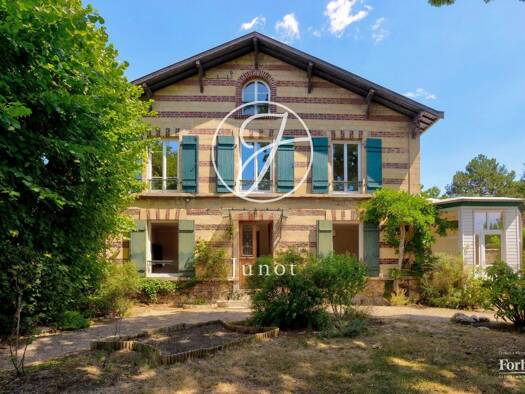 Maison à vendre 1 400 000 € 7 pièces 4 chambres 134 m² 504 m² de terrain Centre Le Vésinet 78110