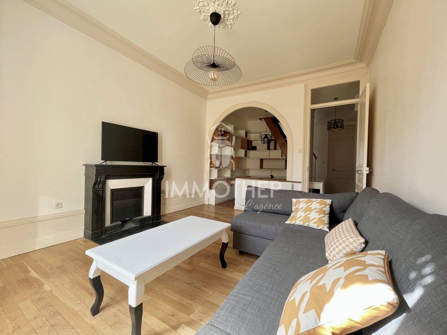 APPARTEMENT 2P+C MEUBLE — 1