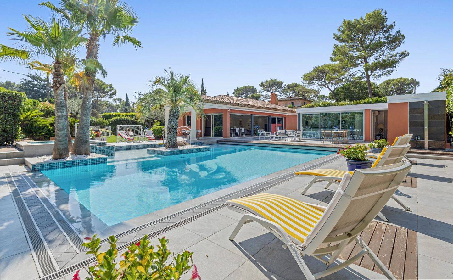 Maison 5 pièces 206 m² · à Mougins · 206 m² · 1 840 000 €