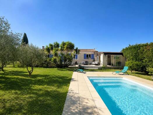 Maison de plain-pied à vendre 525 000 € 4 pièces 3 chambres 105 m² 4 500 m² de terrain La Grenouillade-Les Minimes Arles 13200