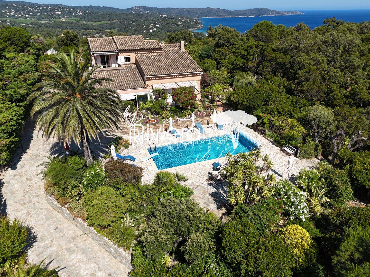 Maison 8 pièces 207 m² · à Cavalaire-sur-Mer · 207 m² · 1 490 000 €
